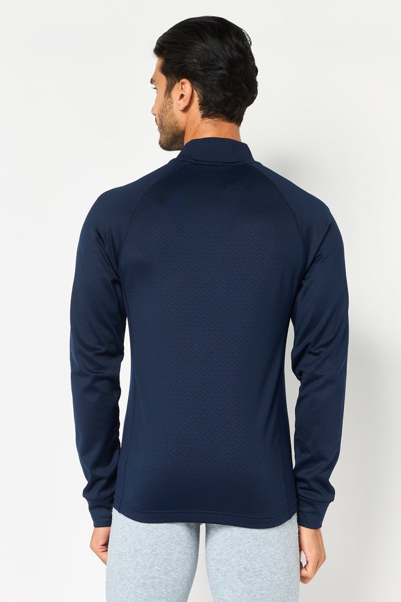 LACOSTE سويت شيرت رجالي بأكمام طويلة وياقة مرتفعة، شعار العلامة التجارية، أزرق داكن - Image 4