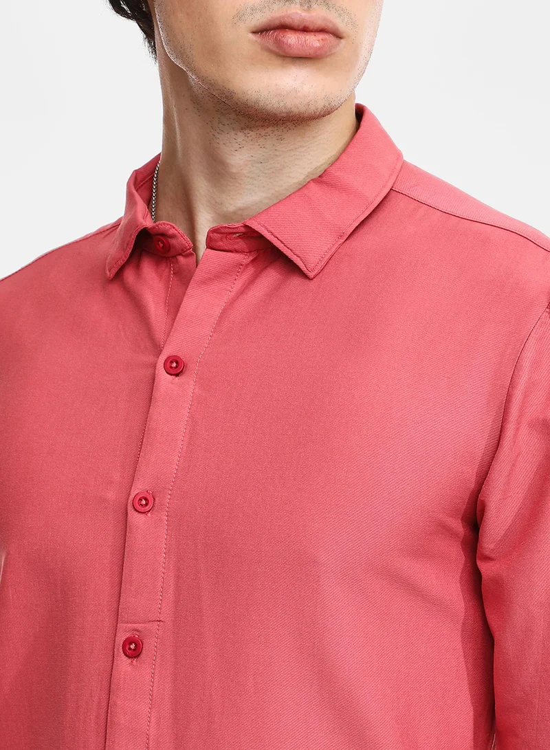 Campus Sutra Men's Coral Pink Solid Basic Shirt