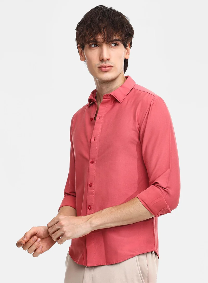 Campus Sutra Men's Coral Pink Solid Basic Shirt