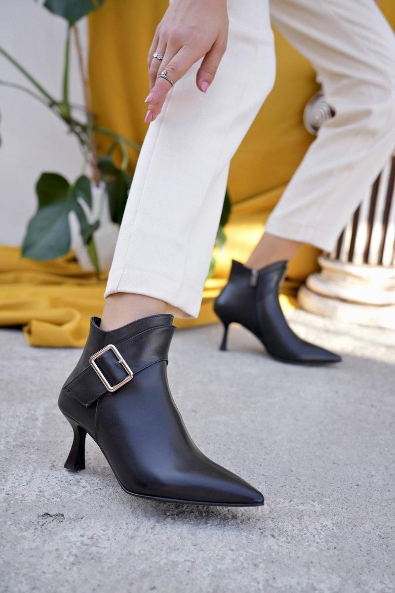 muggo Monica Guaranteed Leather Belt and Buckle Detail Zippered Thin Heeled Women's Boots  - Image 4