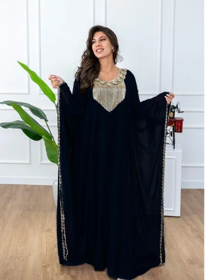 البنت الشرقية جلابية نسائية واسعة باللون الأسود