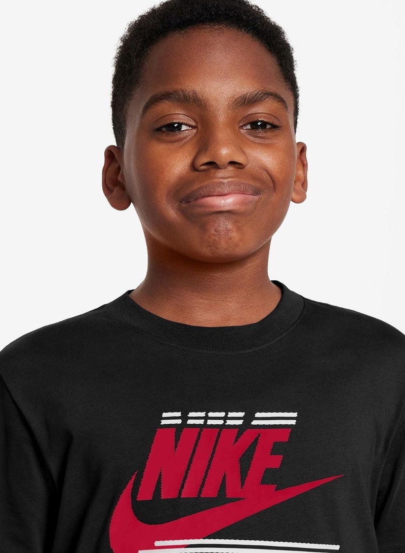 Nike Nsw Brandmark Futura Logo T-Shirt - Image 3