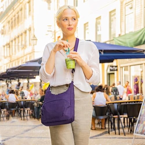 Travelon Anti-Theft Classic Essential Messenger Bag - Image 2