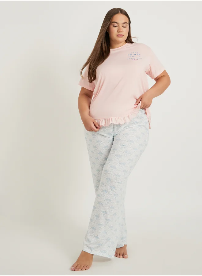 Styli Plus Size Slogan Print Ruffle Hem T-Shirt and Pyjama Set