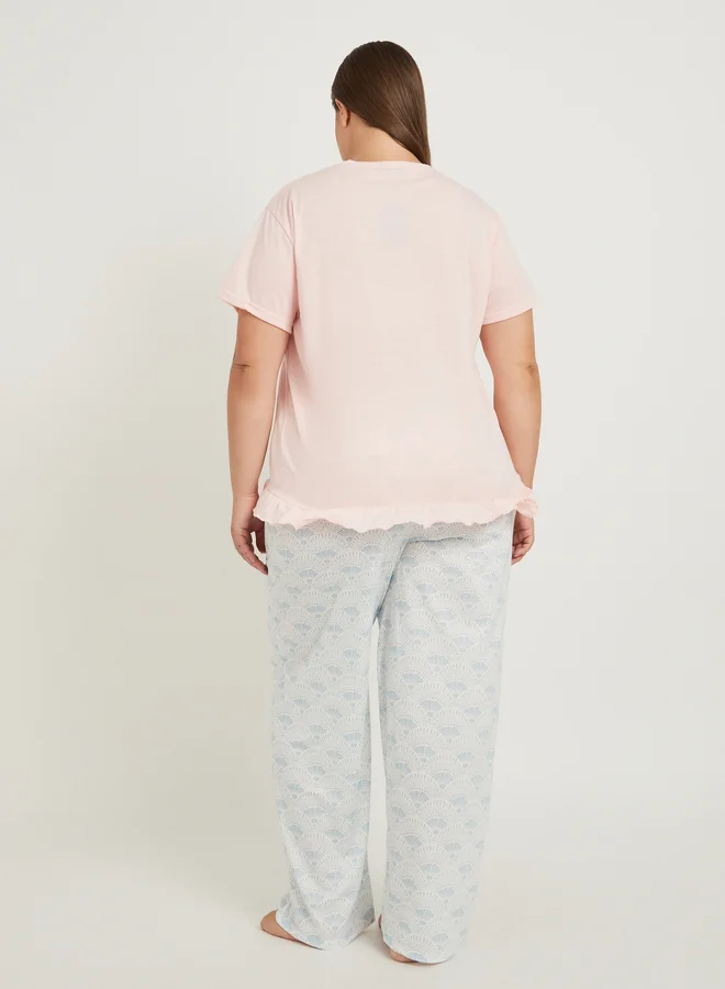 Styli Plus Size Slogan Print Ruffle Hem T-Shirt and Pyjama Set