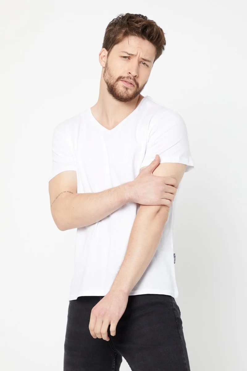 ميتاليك Men's Multicolored T-Shirt Regular Fit Relaxed Cut V Neck 5-Piece Basic T-Shirt Pack