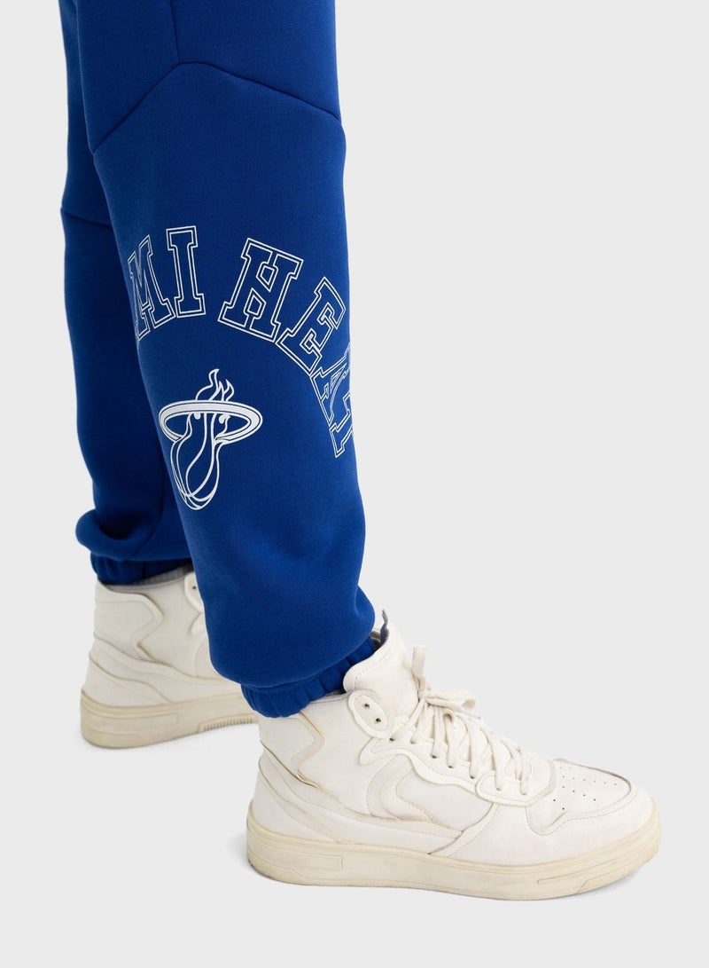 ديفاكتو هودى بأساور ومزين برسومات - Image 3