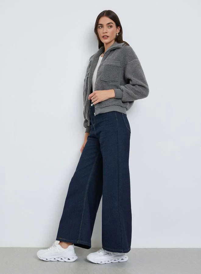 ستايلي جاكيت بومبر بتفاصيل فرو صناعي