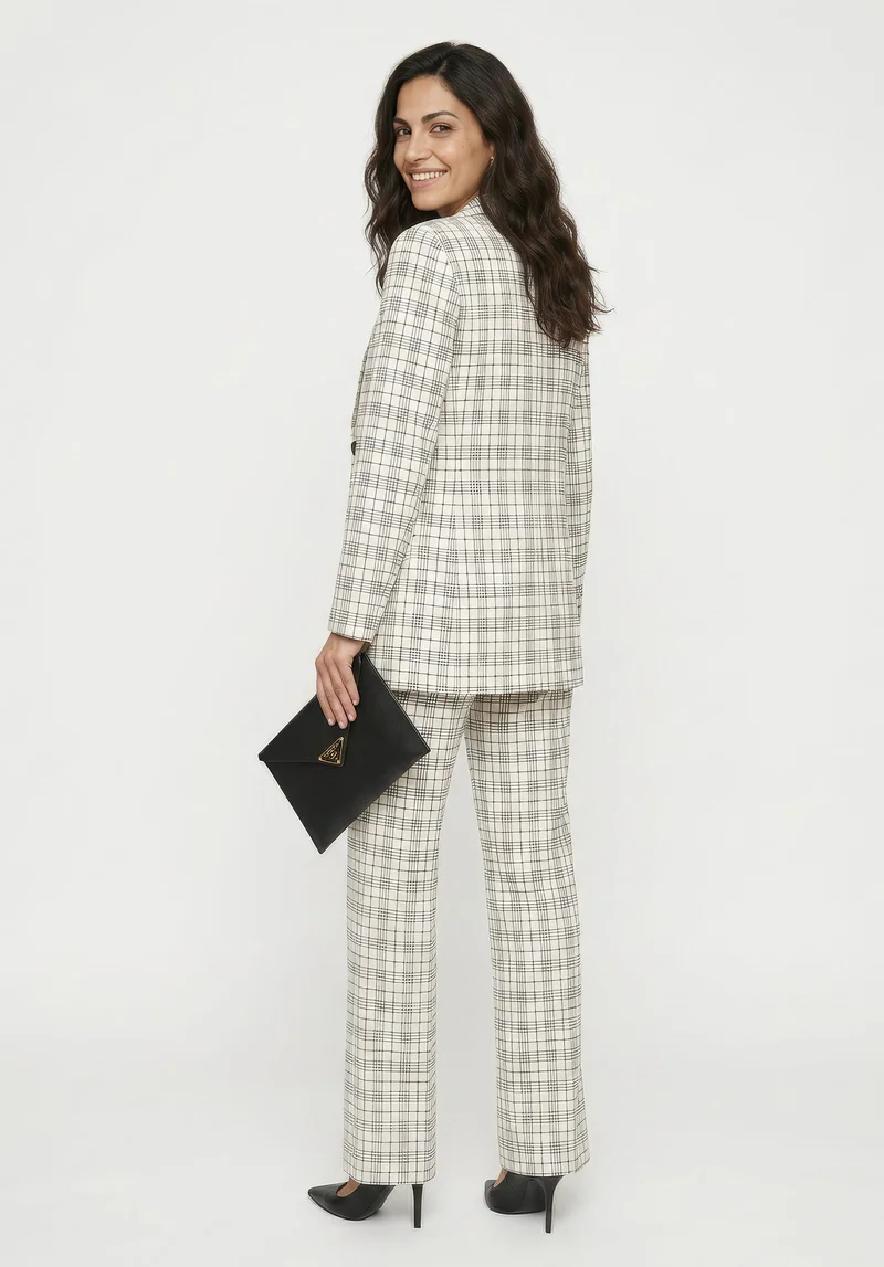 ليلي وليونيل Chess Blazer Jacket in White and Black