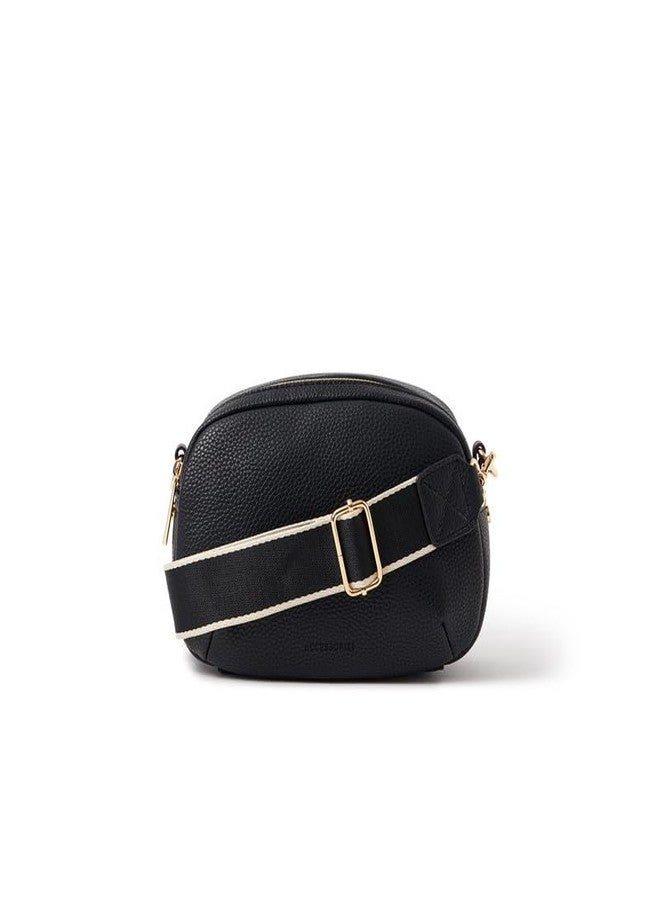 أكسيسورايز حقيبة كتف نسائية من أكسسورايز لندن بحزام أسود منسوج | حقيبة كروس أنيقة من الجلد الصناعي | حقيبة يد متعددة الجيوب بحزام قابل للتعديل - Image 1