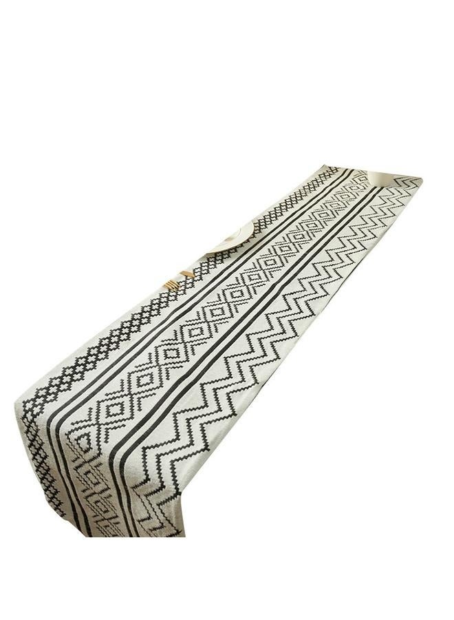 مفرش طاولة مزين بشراشيب هندسية باللونين الأبيض والأسود مقاس 33 × 180 سم - مفرش طاولة منسوج على طراز المزرعة مزين بشراشيب، مفرش طاولة أنيق قابل للغسل - Image 1