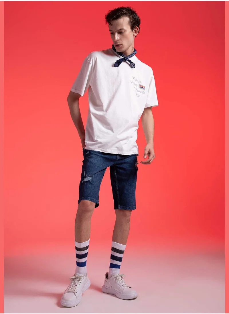 ديفاكتو Slim Fit Distressed Jean Short