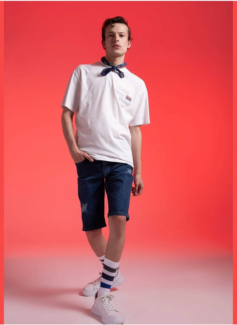 ديفاكتو Slim Fit Distressed Jean Short