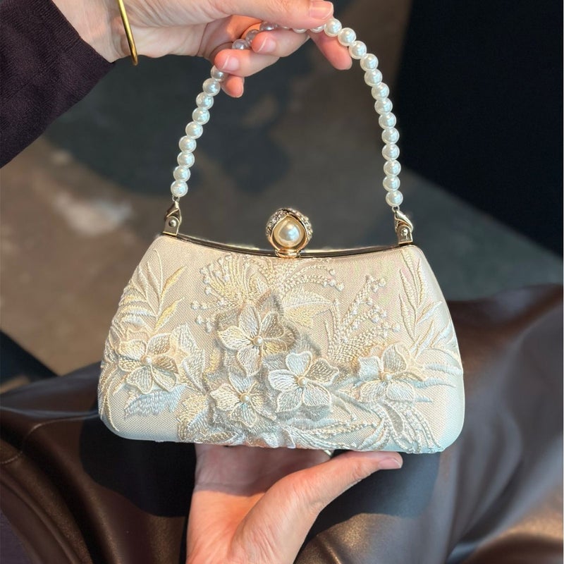 Women's Retro Embroidered Handbag - Image 2