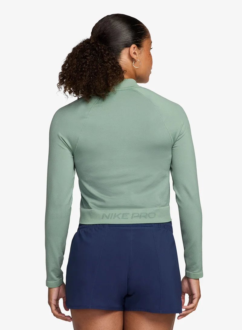 نايكي تيشيرت برو دراي فيت بدون خياطة متوسط الطبقات