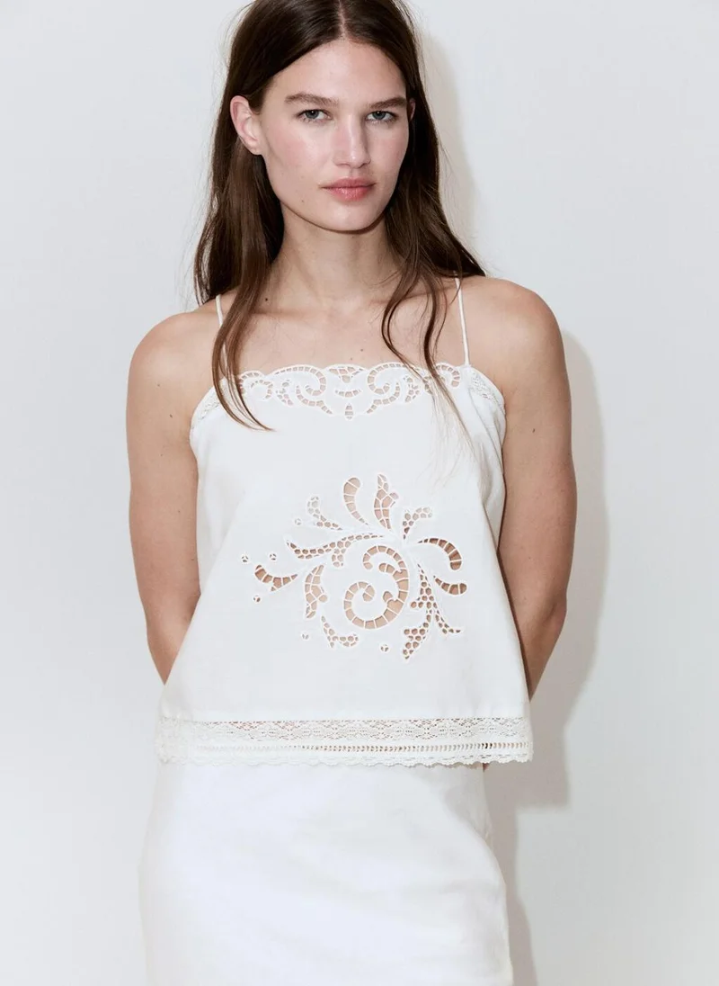 مانجو Embroidered top with lace accents