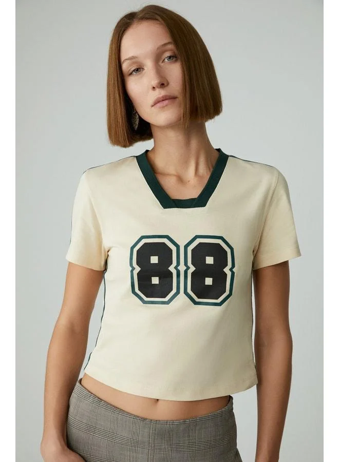 Ethiquet YEIDY Women's Slim Printed Short Sleeve Asymmetrical Neck Beige T-Shirt.