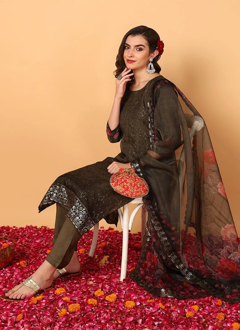 زيري سوق Green Organza Floral Embroidered Straight 3-Piece Kurta Set