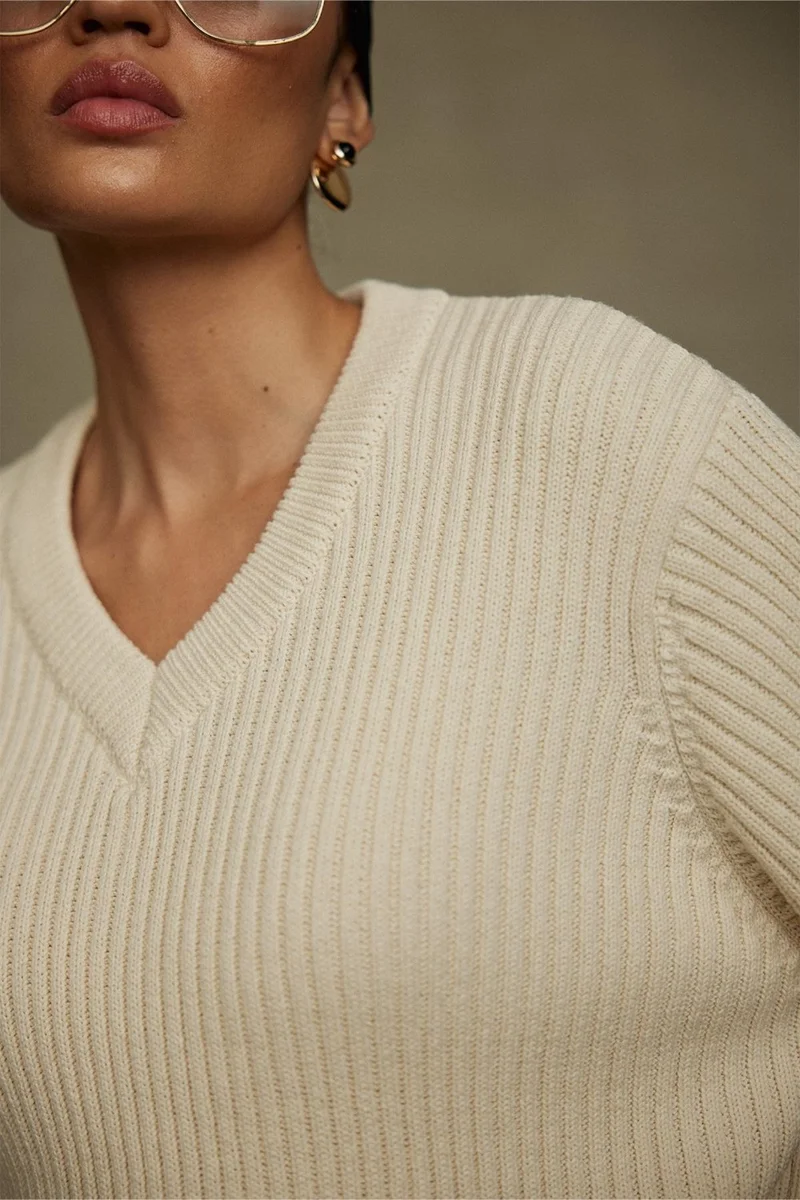 سود كوليكشن Ecru Role V Neck Sweater