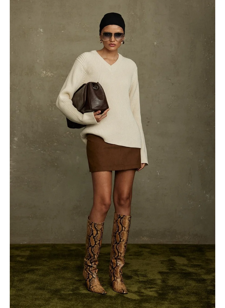 سود كوليكشن Ecru Role V Neck Sweater