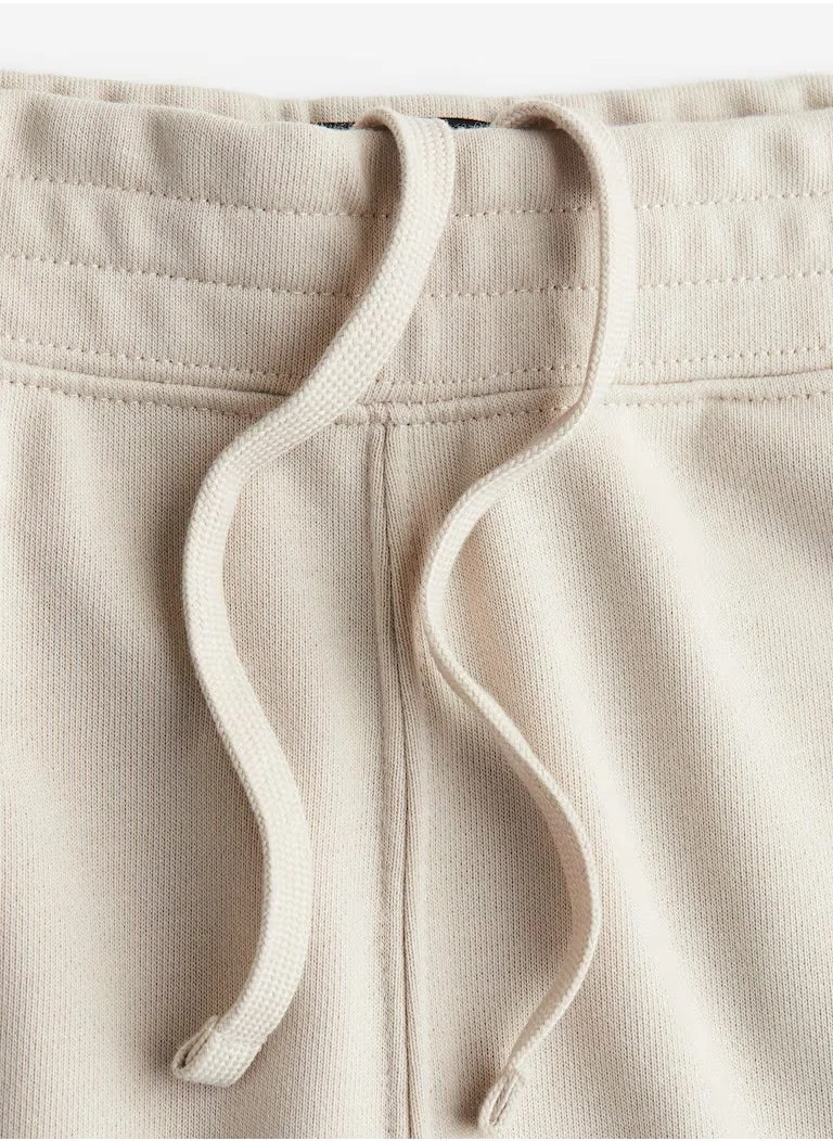 اتش اند ام شورت بقصة عادية