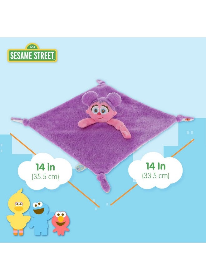 Kids Preferred بطانية آبي كادابي من شارع السمسم المفضلة للأطفال مصنوعة من مادة ناعمة مع زوايا مربوطة وحلقة مصاصة للأطفال والرضع - Image 5