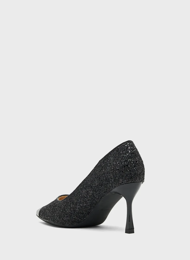 ايلا حذاء بكعب عالٍ لامع