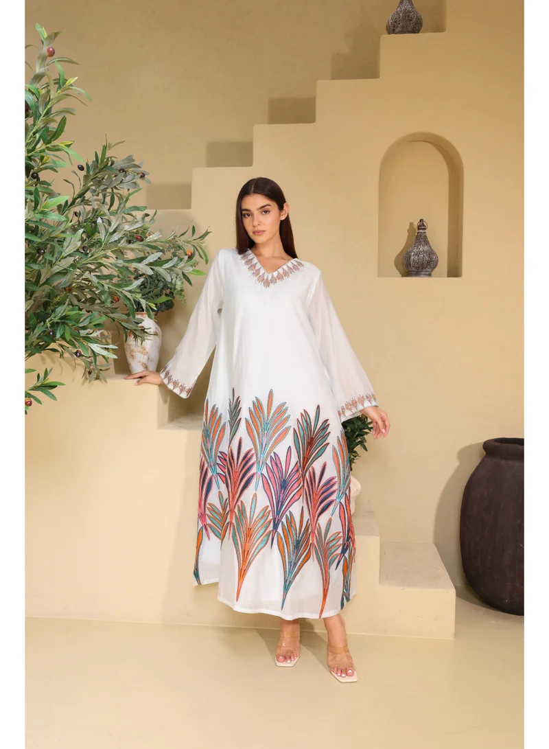 اكسا جلابيات بنقوش ملونة وتفاصيل كريستالية