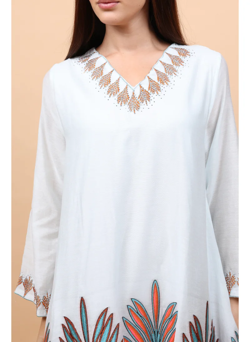 اكسا جلابيات بنقوش ملونة وتفاصيل كريستالية