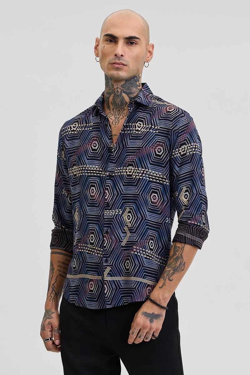 سنيتش قميص أزرق بقصة ضيقة بنقوش هندسية