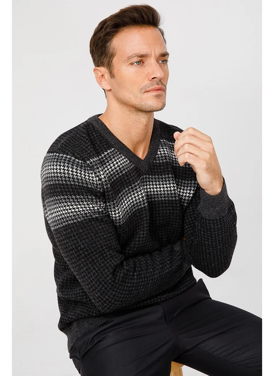 Desen Triko Pattern Knitwear Men's Houndstooth Patterned V-Neck Sweater Dark Smoke