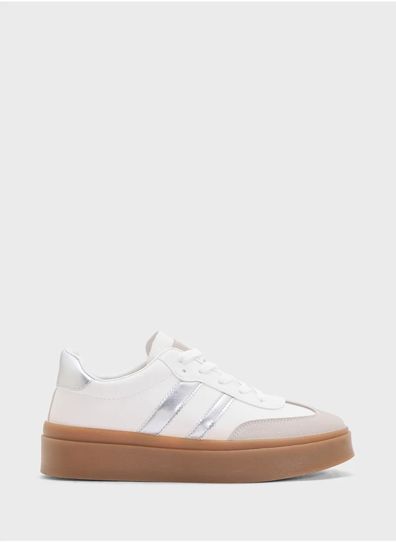 Clowse Striped Sneaker