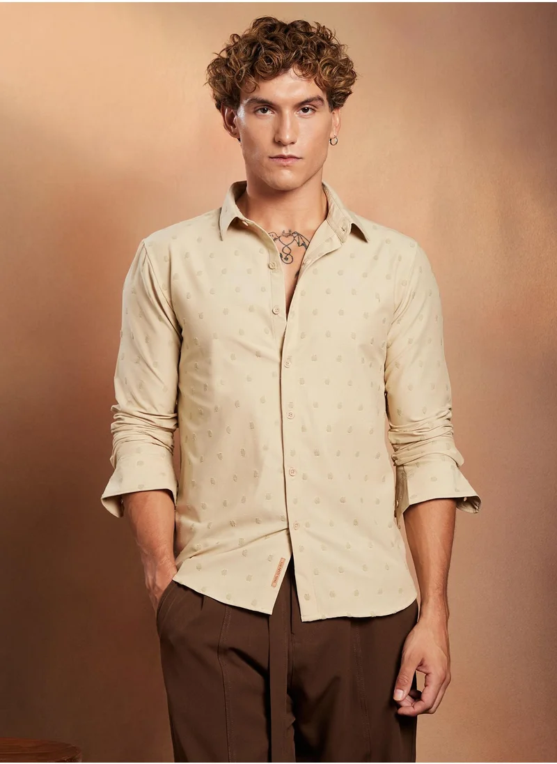 كامبوس سوترا Campus Sutra Men's Sand Beige Polka-Tactile Shirt For Casual Wear | Spread Collar | Long Cuffed Sleeves | Button Closure | Shirt Crafted With Comfort Fit For Everyday Wear