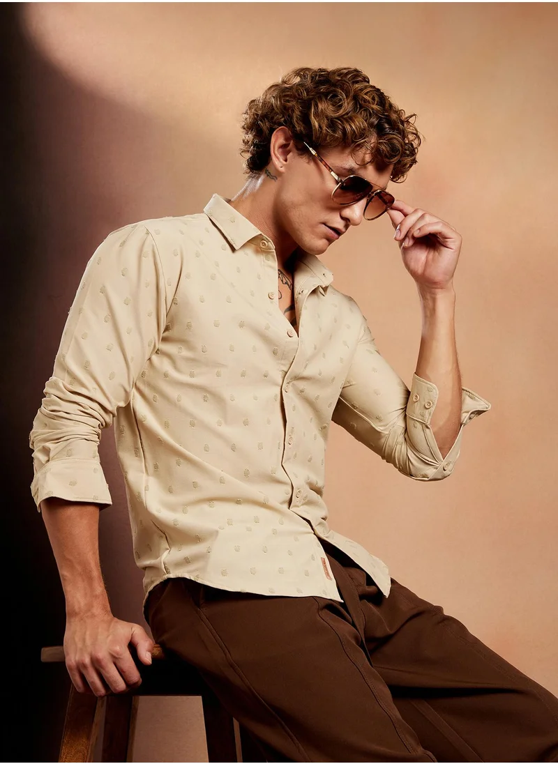 كامبوس سوترا Campus Sutra Men's Sand Beige Polka-Tactile Shirt For Casual Wear | Spread Collar | Long Cuffed Sleeves | Button Closure | Shirt Crafted With Comfort Fit For Everyday Wear