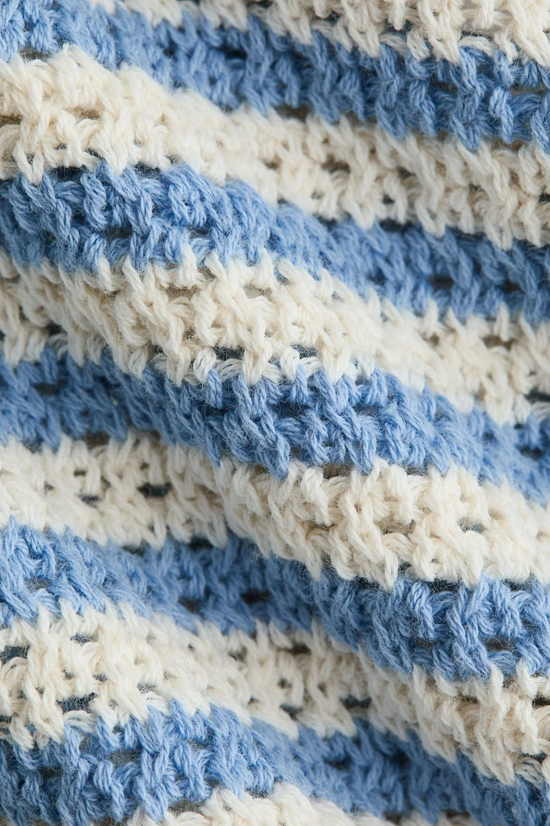 اتش اند ام كنزة محبوكة من نسيج منقوش