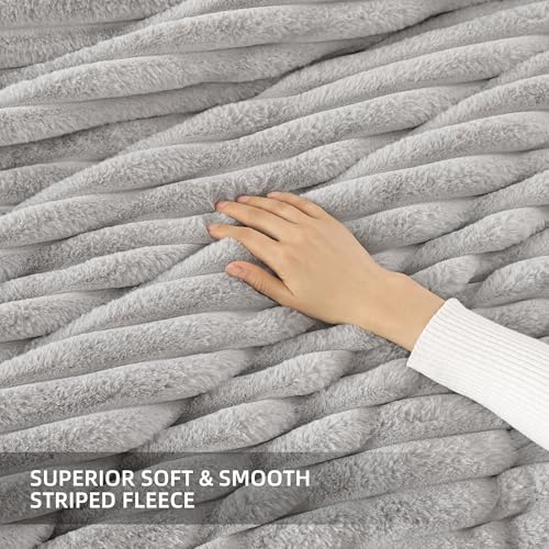 Smoofy Fluffy King Size Comforter Set 3 Pieces - Light Grey Fleece Fluffy Comforter Set, Luxury Fuzzy King Bedding Set, Soft King Bed Set All Season, Heavy Faux Fur Comforter with 2 Pillow Cases - Image 5