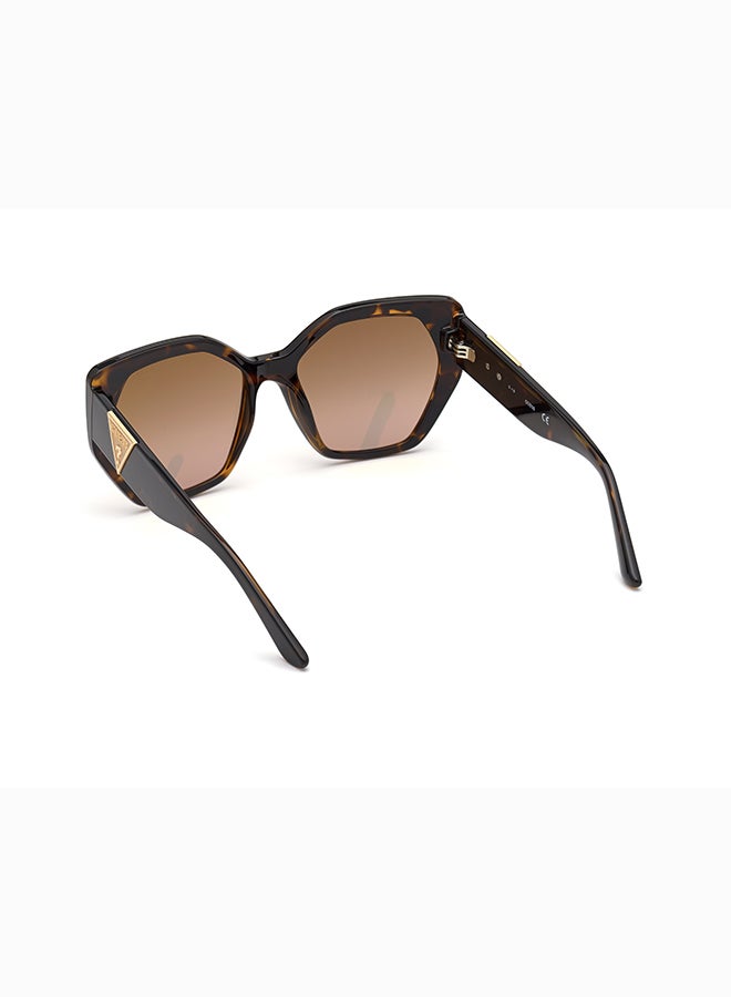 GUESS نظارات شمسية بلاستيكية كاملة الإطار للنساء من غيس - Image 3