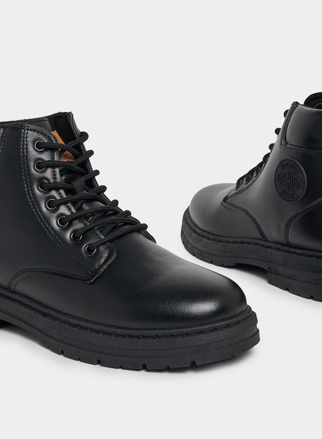 ستايلي حذاء بوت كلاسيك بمقدمة دائرية ورباط غلق - Image 3