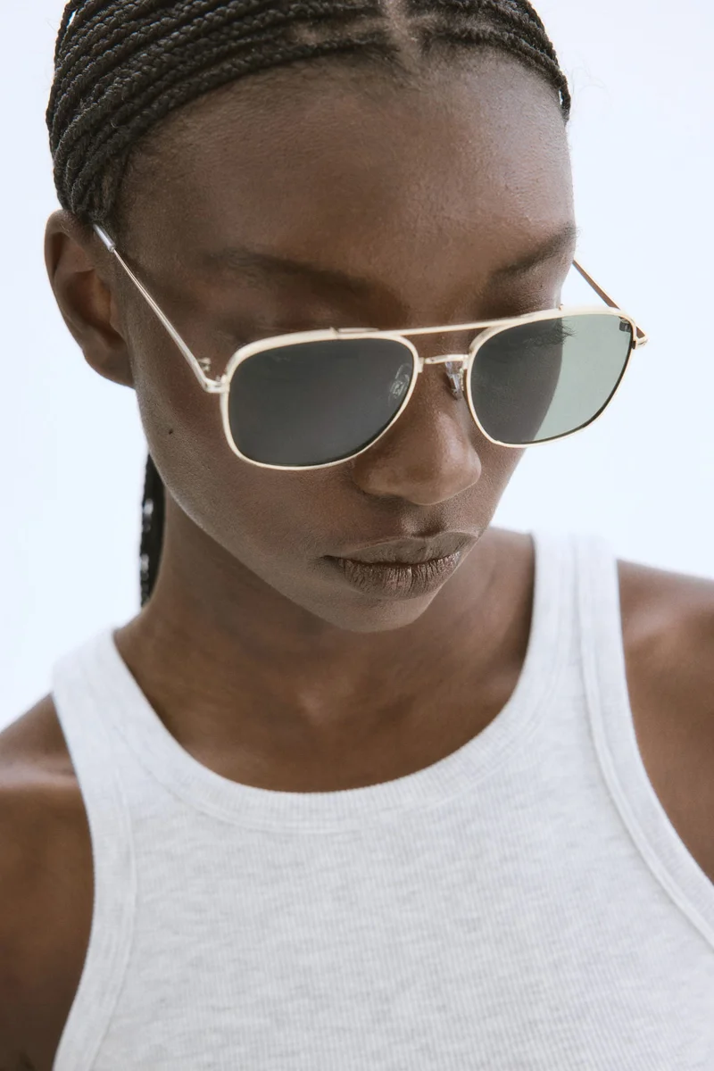 اتش اند ام نظارة شمسية بتصميم أفييتر