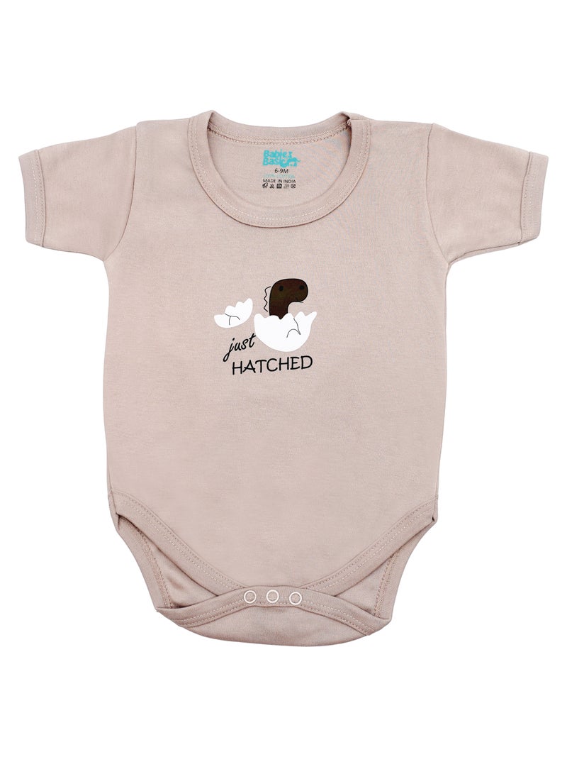 بابيز_بيسك بيبيز بيسك مجموعة هدايا مكونة من 5 قطع قطنية 100٪ للجنسين تشمل السالوبيت ، والرمبر ، والقفازات ، والقبعة ، والبيجامة/البذلة. - Image 3