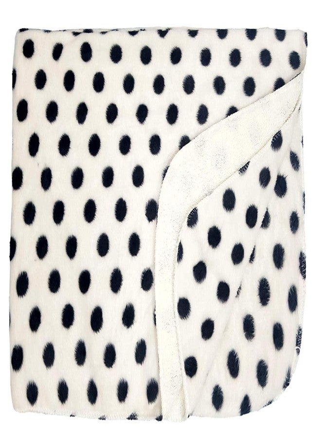 First Kick بطانية أطفال فائقة النعومة من فيرست كيك، مصنوعة من الصوف البوليستر المتين، تُستخدم كغطاء أو بطانية للأطفال الرضع (100 سم × 75 سم، من عمر 0-6 أشهر)، بنقاط سوداء. - Image 3