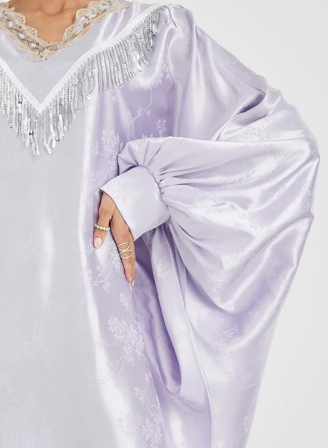 ستايلي كفتان ستيلى بأكمام باتوين وياقة مزينة بالجاكار