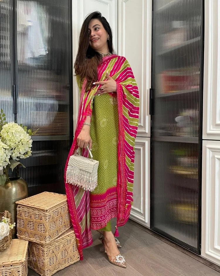 GoSriKi كورتا نسائية من رايون فيسكوز مستقيم باندهيج مطبوع مع بنطال ودوباتا أخضر