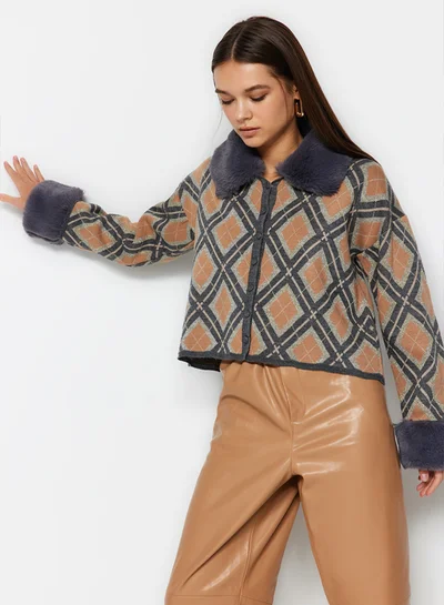 صفقة trendyol Beige Detachable Faux Fur Glitter Crop Knitwear Cardigan على Noon EG