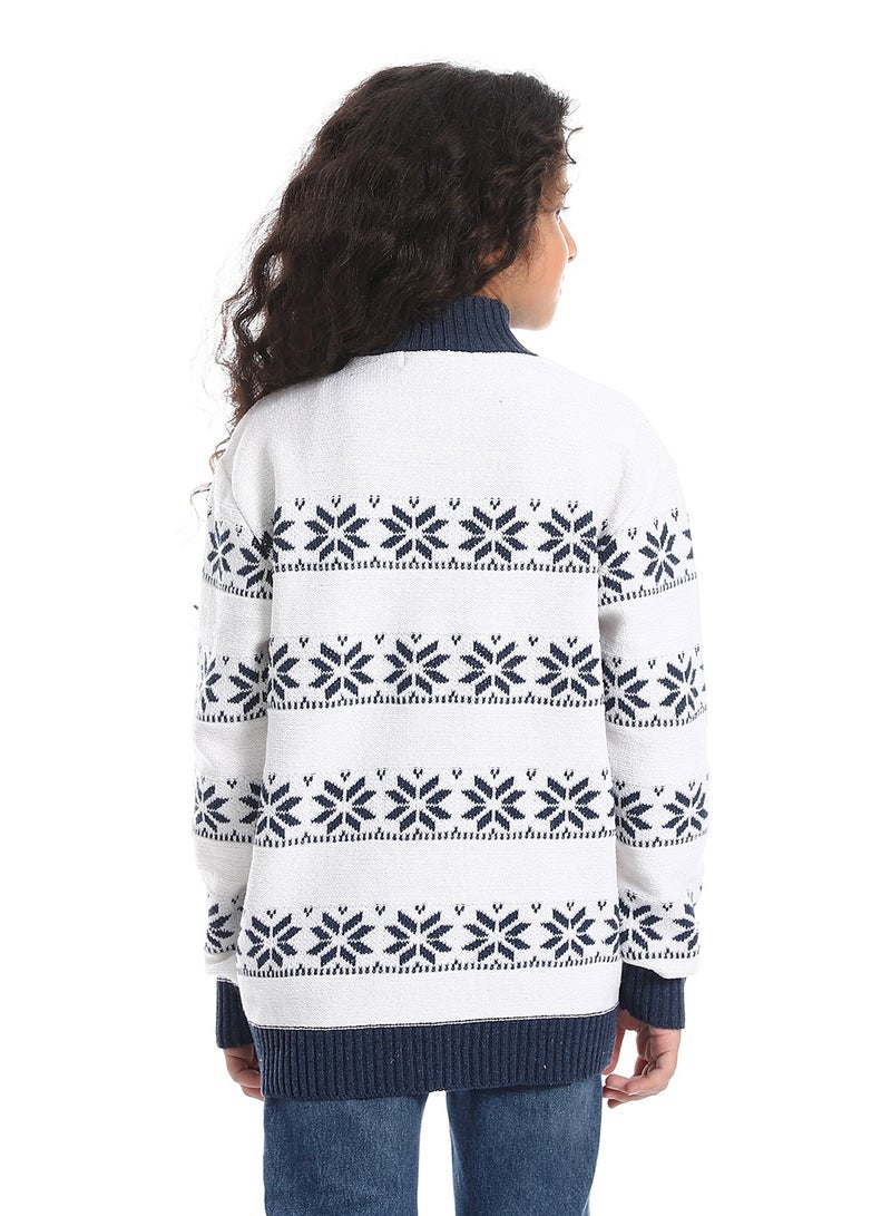 سيزار بلوفر صوف بناتي مزود برقبة عالية ونقوش - Image 4