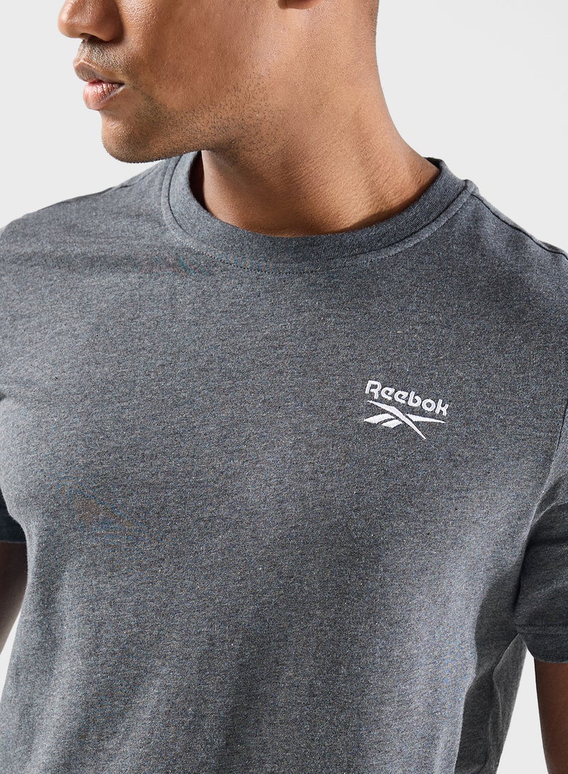 Reebok تي شيرت بشعار صغير من إيدنتيتي - Image 3
