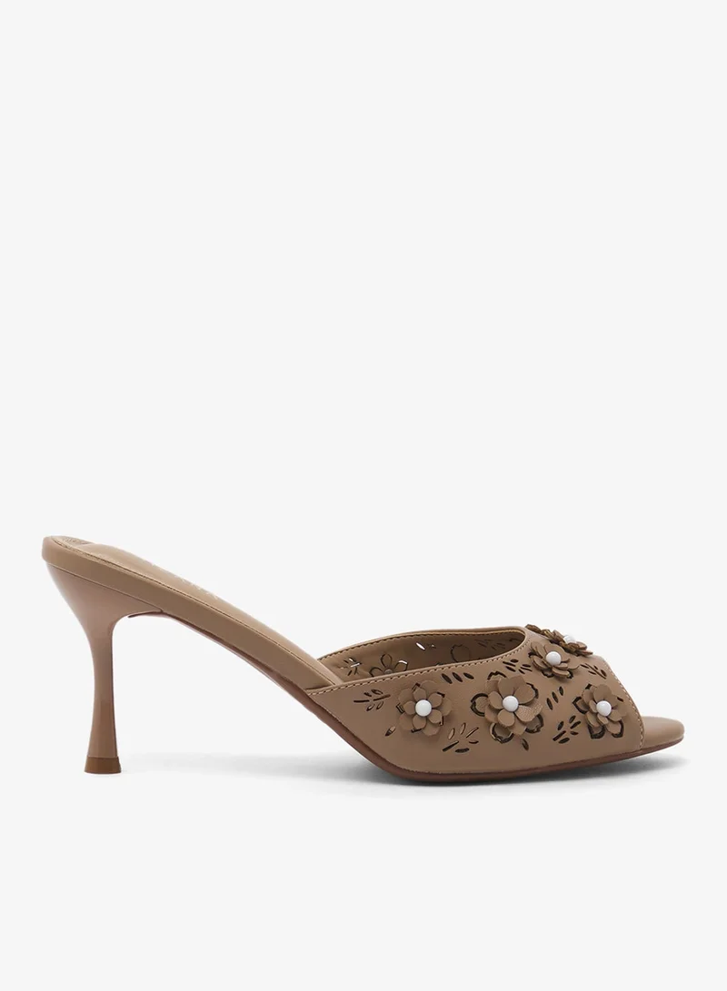 خزانة صنادل بكعب