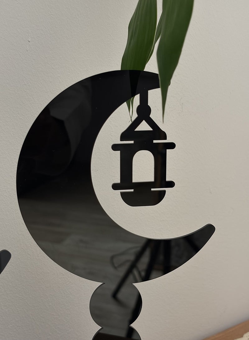 لوحة مجموعة من قطعتين ستاند ديكور من الأكريليك على شكل هلال يحمل فانوس رمضان - Image 2