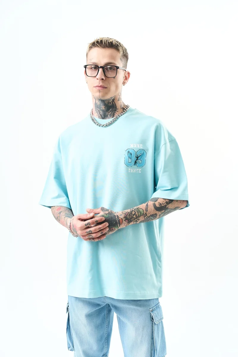 ريسباير تي شيرت رجالي مقاس كبير (Oversize) بطبعة "None Three"، أزرق فاتح (بيبي بلو)