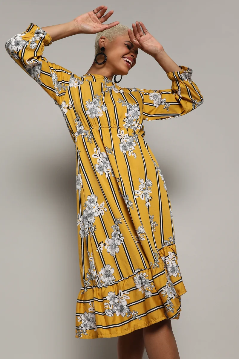 كامبوس سوترا فستان نسائي مخطط بنقوش نباتية بلون الخردل